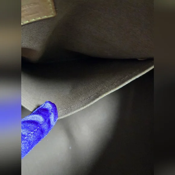 Louis Vuitton Tivoli GM Shoulder Bag - Picture 13 of 16